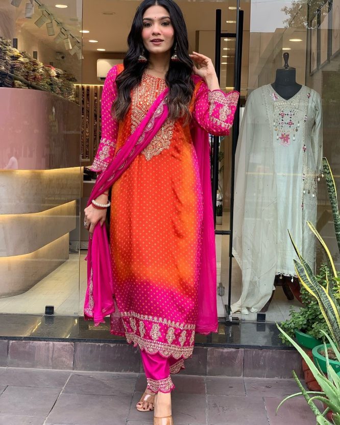 Gulabi Pankhuri Heavy Embroidery Set