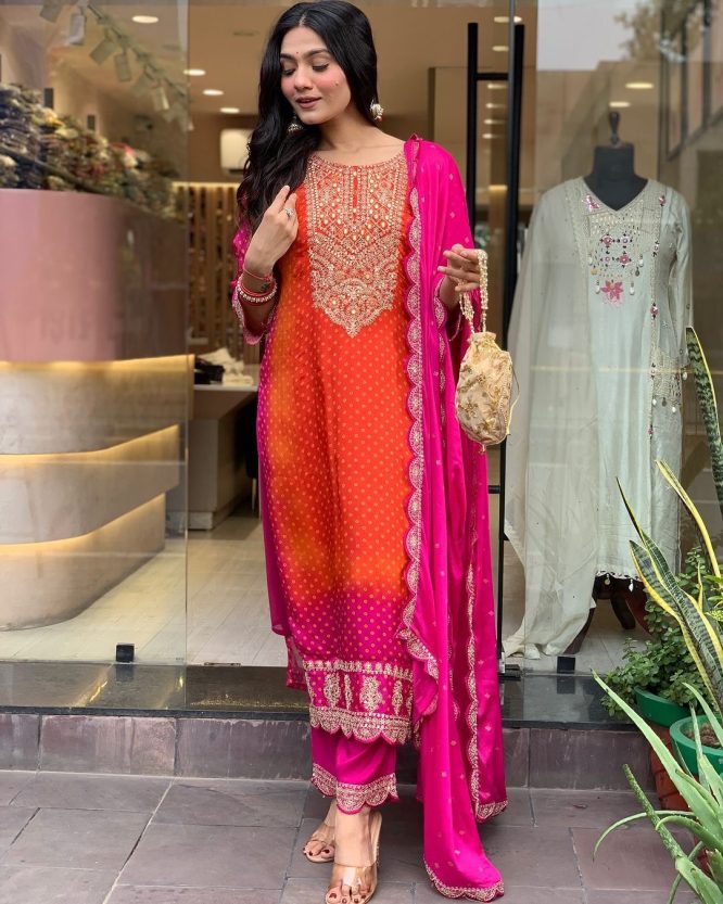 Gulabi Pankhuri Heavy Embroidery Set