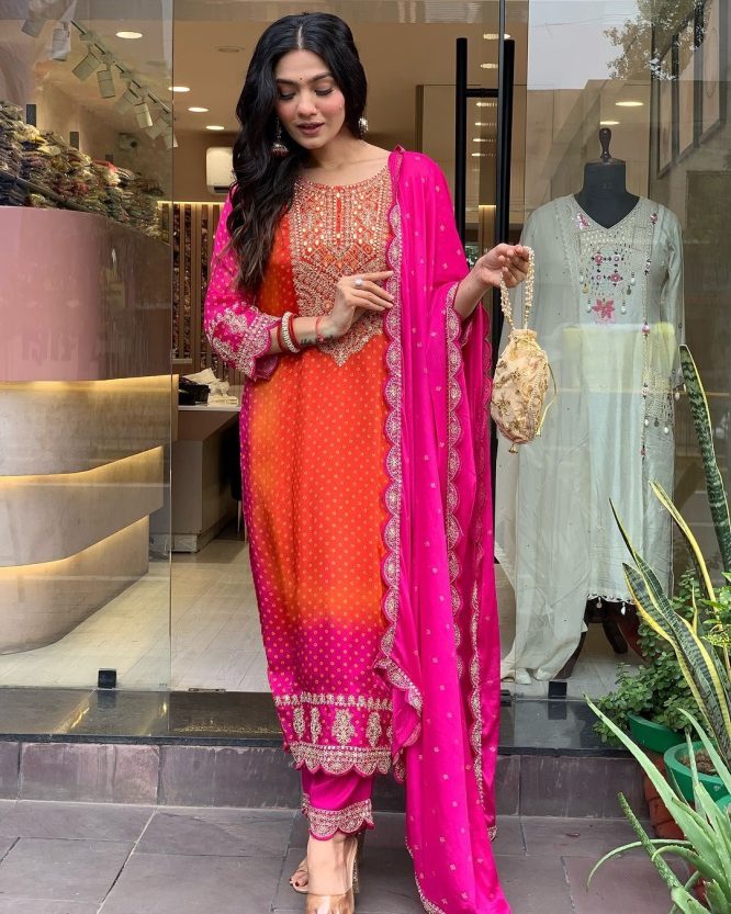Gulabi Pankhuri Heavy Embroidery Set