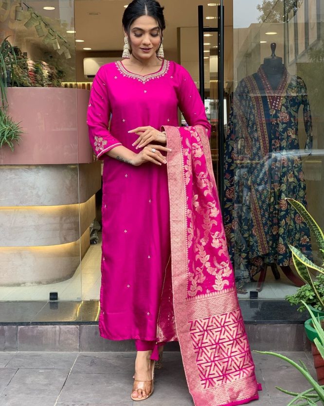 Regal Rose Premium Suit Set