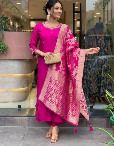 Regal Rose Premium Suit Set