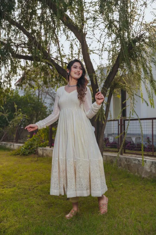 Luxurious Georgette Suit with Intricate Embroidery