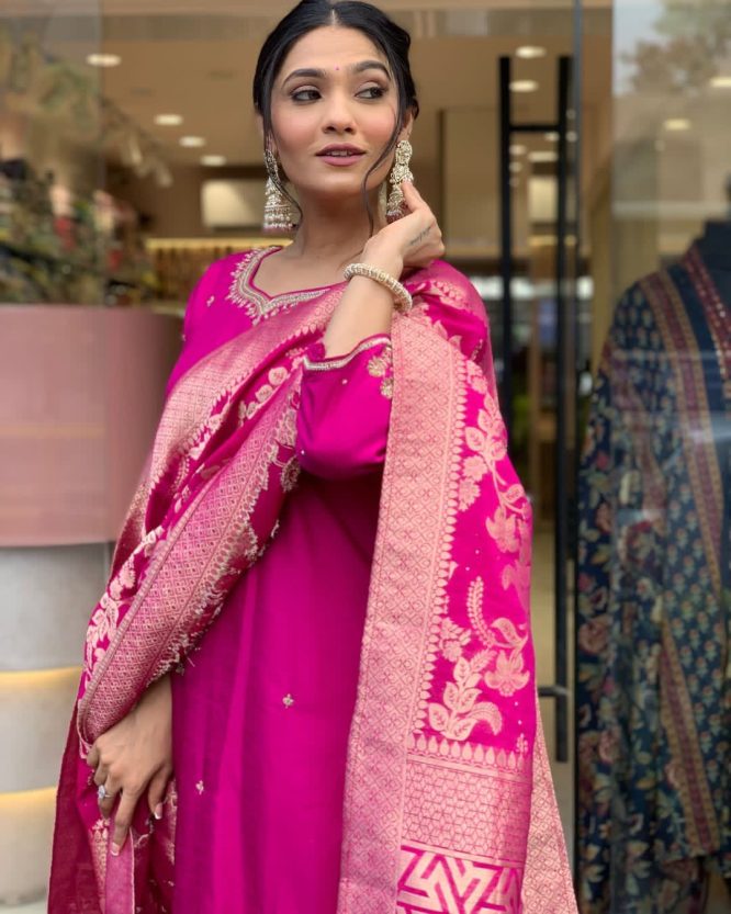 Regal Rose Premium Suit Set