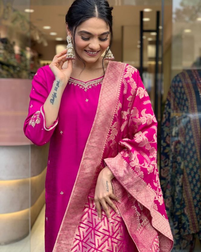 Regal Rose Premium Suit Set