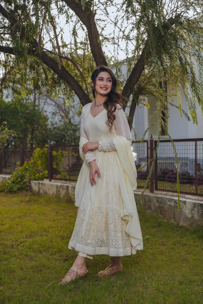 Luxurious Georgette Suit with Intricate Embroidery