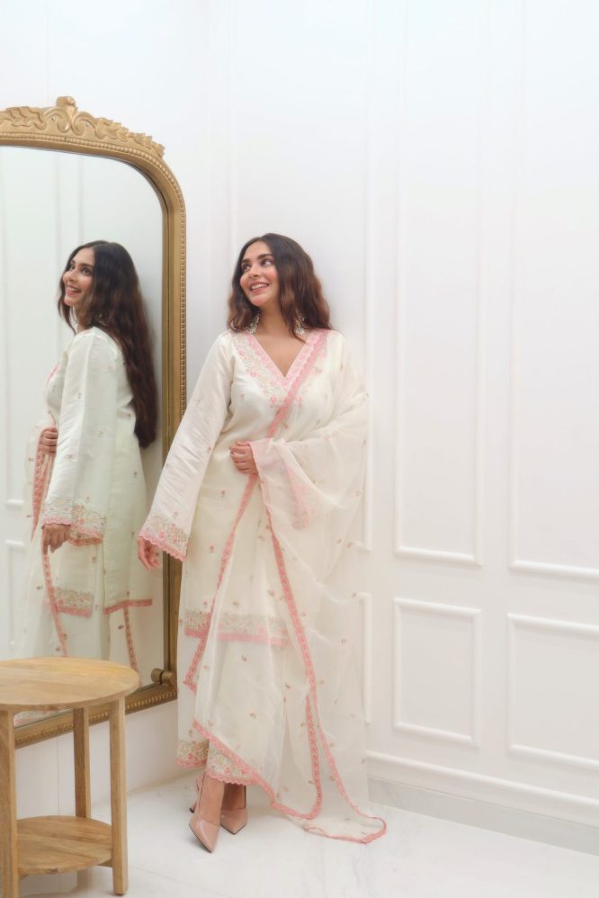 Pearl White Chanderi Kurta with Floral Motifs