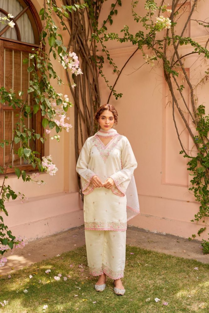Pearl White Chanderi Kurta with Floral Motifs