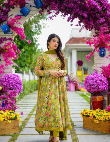 Chinon Blossom Chic Suit Set