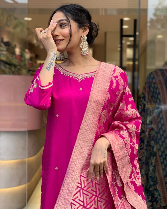 Regal Rose Premium Suit Set