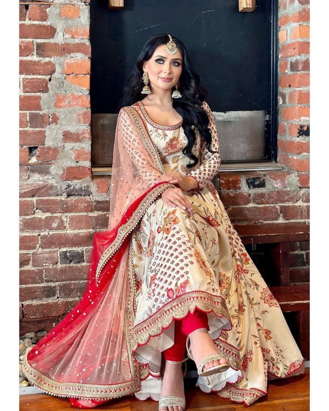 Luxurious White Faux Georgette Creation
