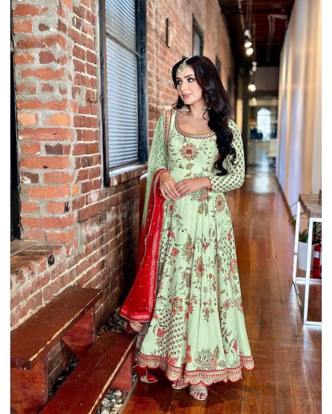 Luxurious White Faux Georgette Creation