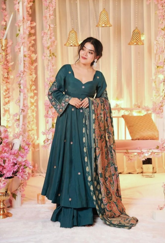 Graceful Muslin Set with Modern Flair
