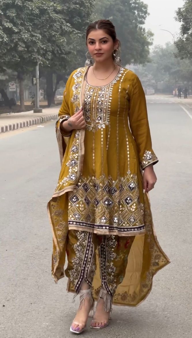 Luxurious Chinnon Designer Suit Set