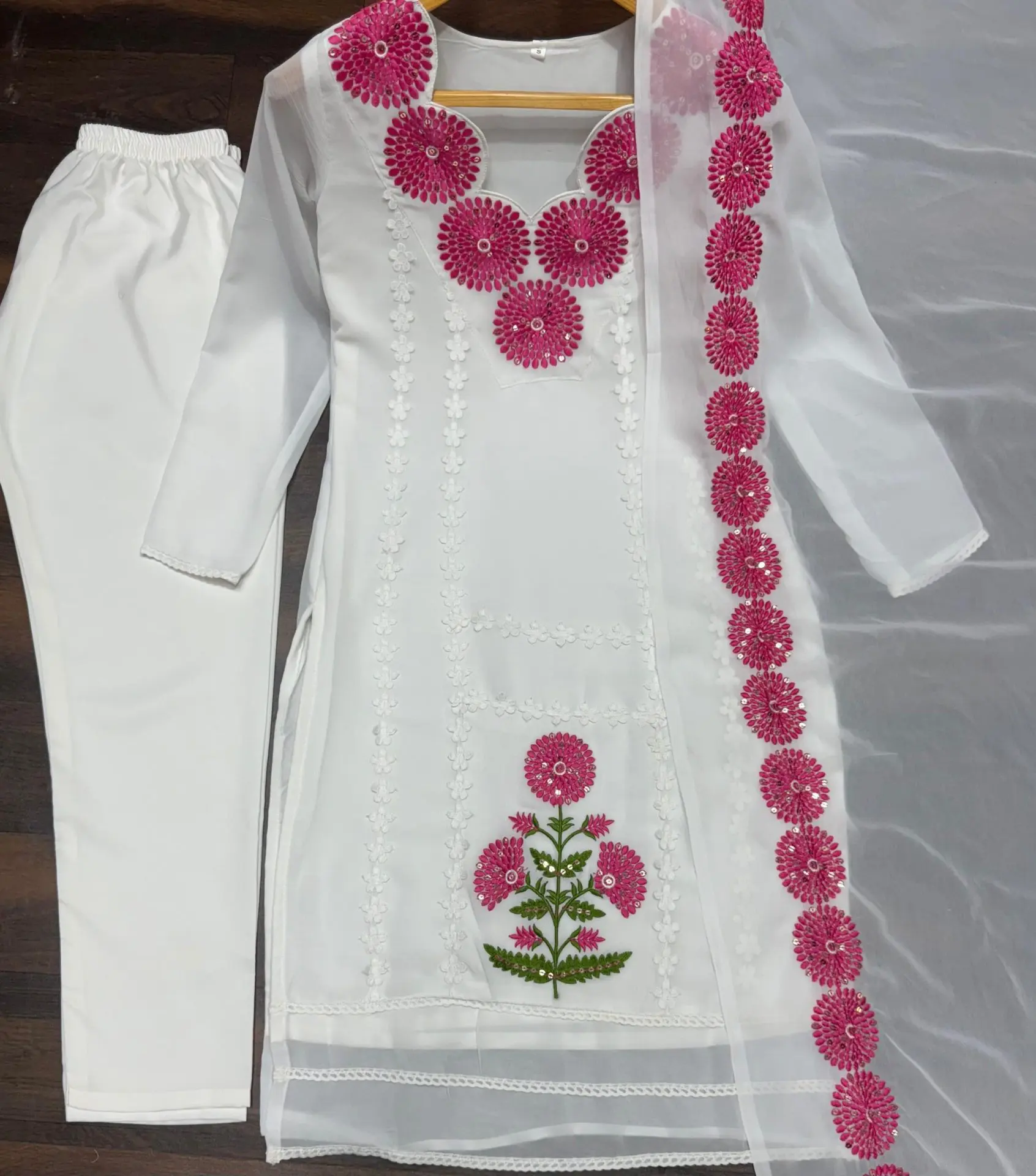 Aditi Swan White Kurta Set
