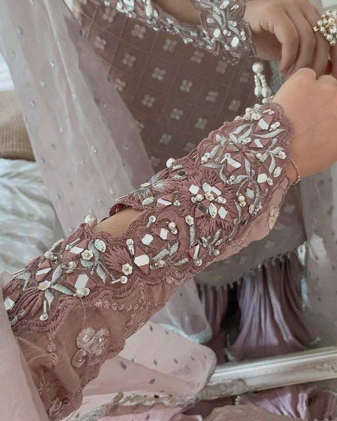 Gulabi Noor Sharara Set