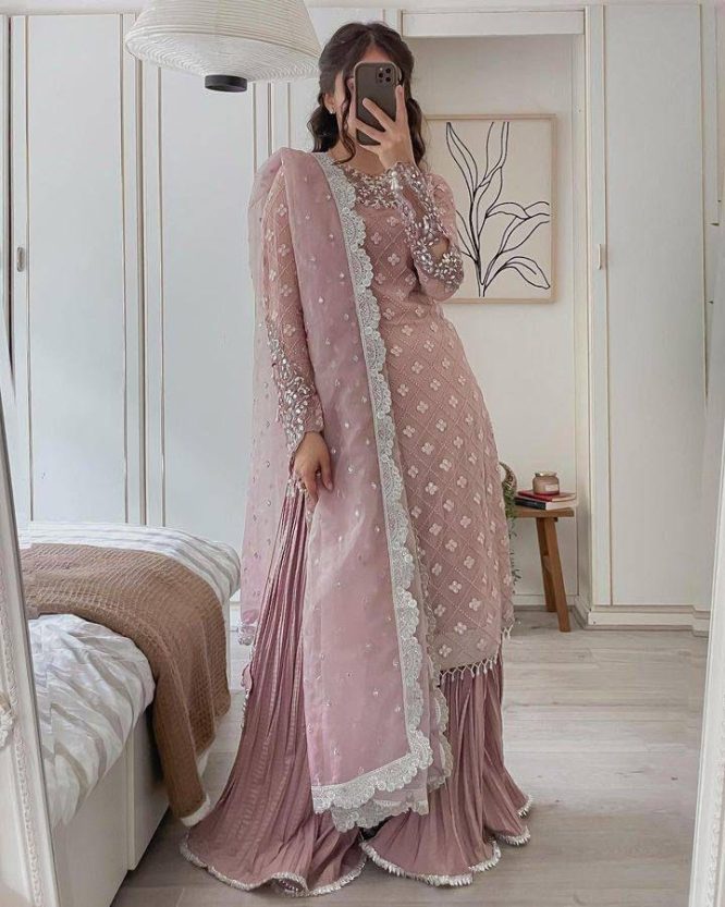 Gulabi Noor Sharara Set
