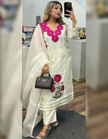 Aditi Swan White Kurta Set
