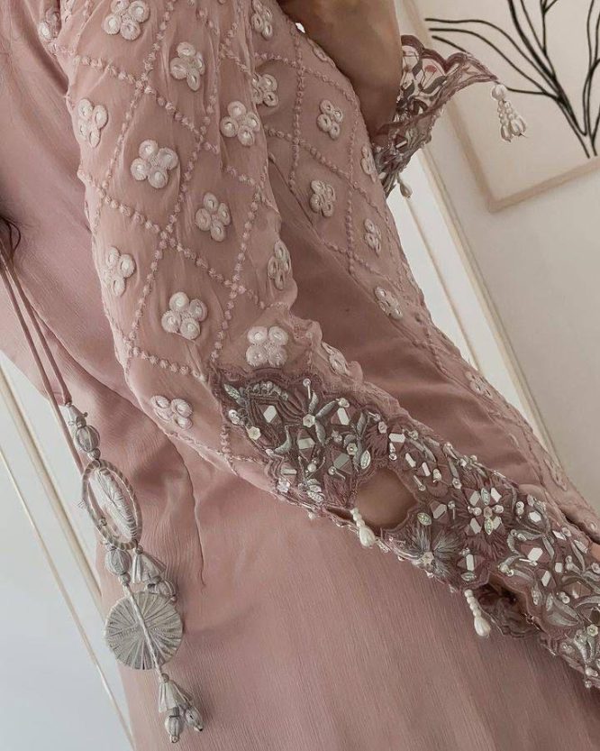Gulabi Noor Sharara Set