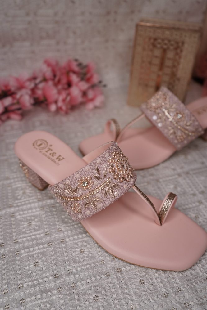 Dinah (Heel)