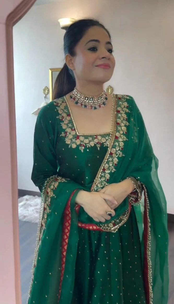 Prachi's' Green Coloured Havy Vichitra Royal Elegant Suit Set