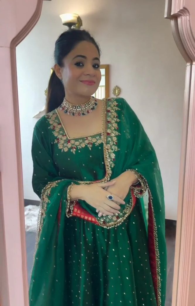 Prachi's' Green Coloured Havy Vichitra Royal Elegant Suit Set