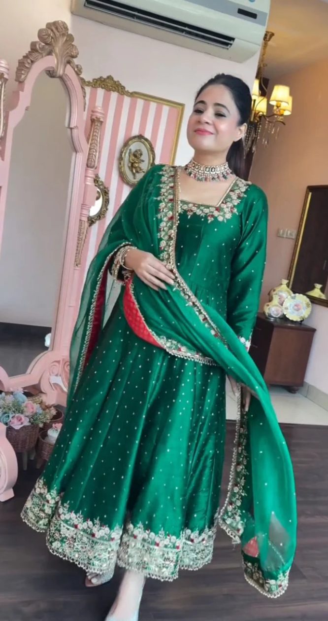 Prachi's' Green Coloured Havy Vichitra Royal Elegant Suit Set