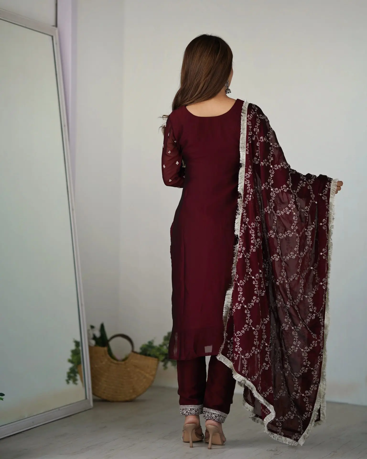 MAROON COLOR PREMIUM QUALITY SUIT SET DT -273