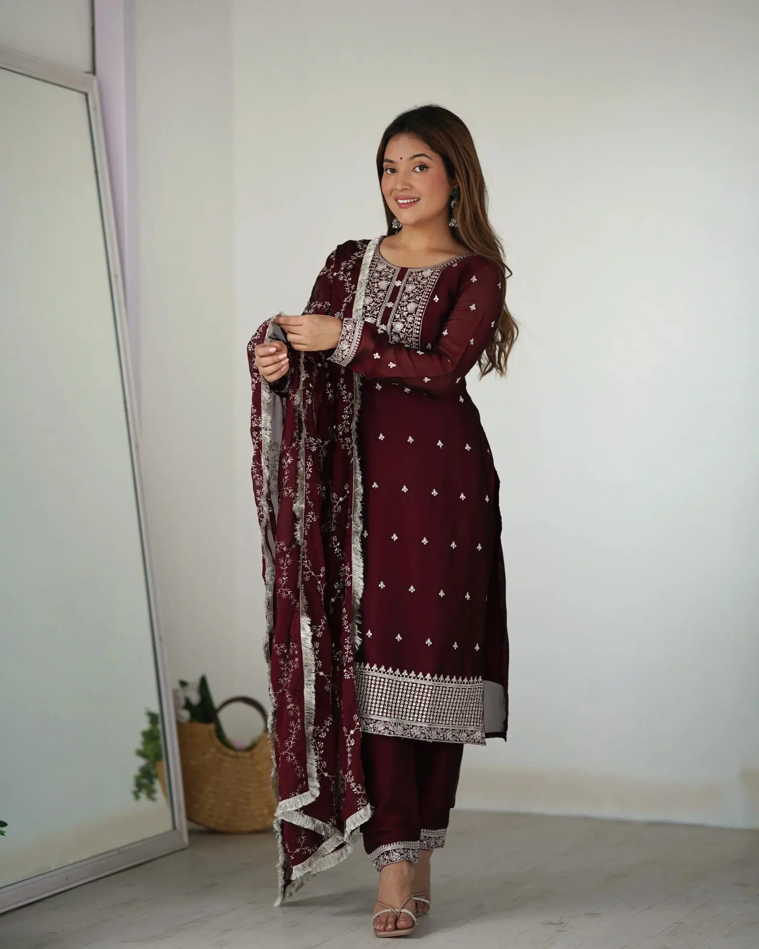 MAROON COLOR PREMIUM QUALITY SUIT SET DT -273