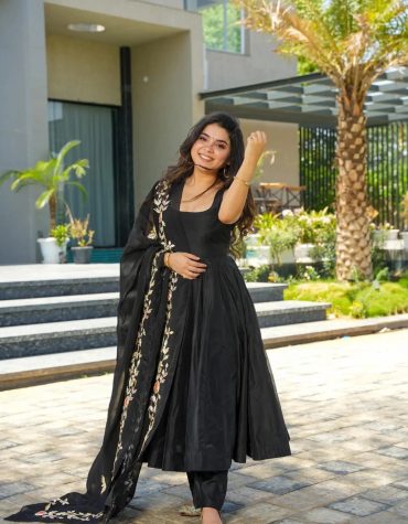 Zoya's Black Chanderi Suit