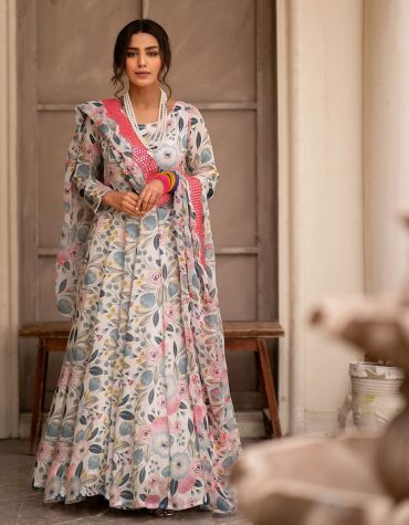 Heena's Printed Desiner Suit Set