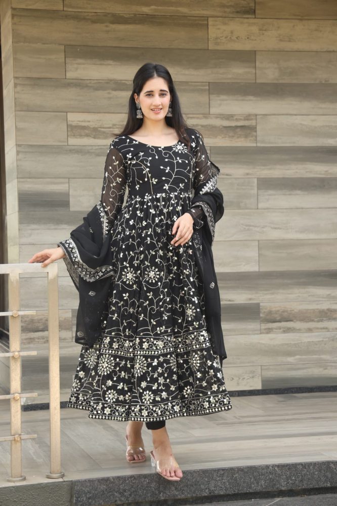 Damini's Black Coloured Suit