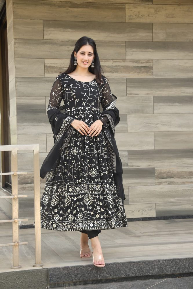 Damini's Black Coloured Suit