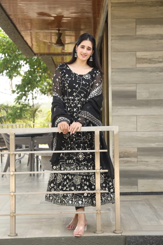 Damini's Black Coloured Suit
