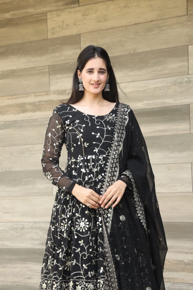 Damini's Black Coloured Suit