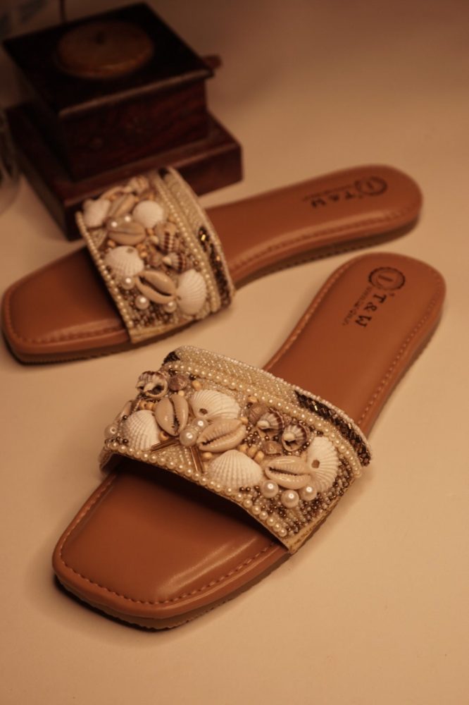 Pinky Shankha Flip Flop