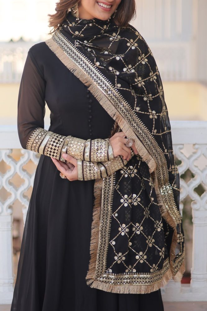 Keshavi'S Black Coloured Gown