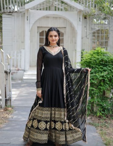 Sandhiya Black Premium Quality Anarkali Suit Set