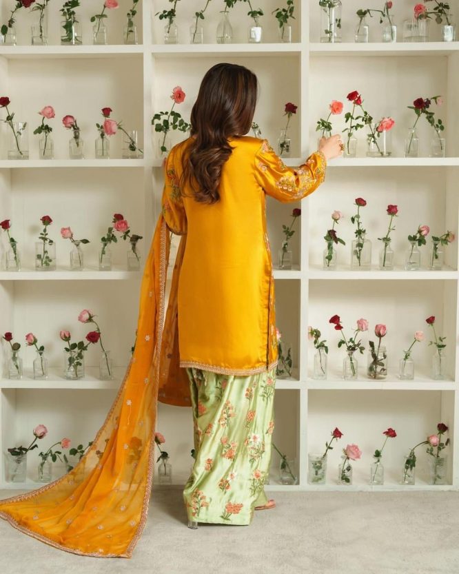 Sunehri Gul Farshi Set