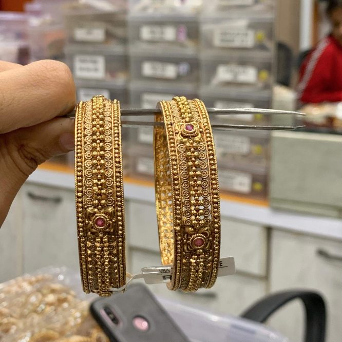 Antique Kundan Bangles