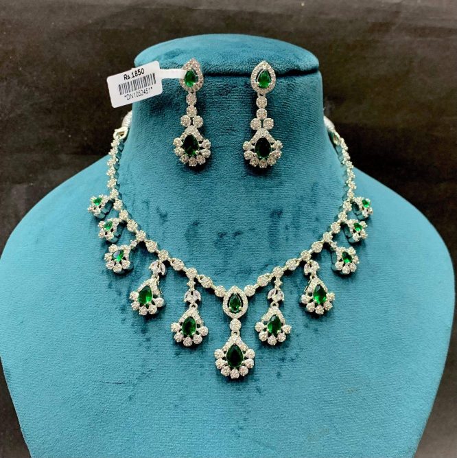 Diamond necklace set