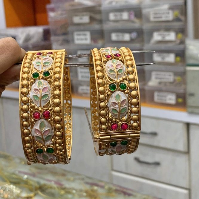Antique Kundan Bangles