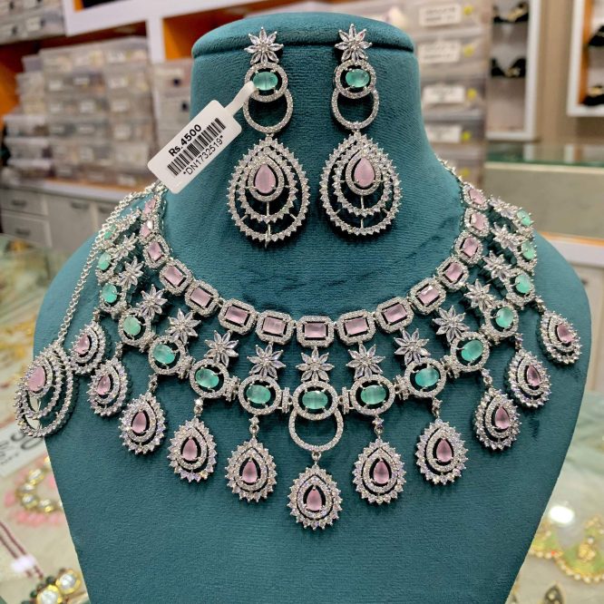 Diamond necklace set