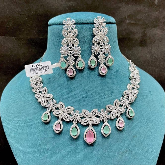Diamond necklace set