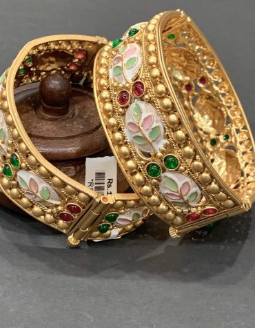 Antique Kundan Bangles