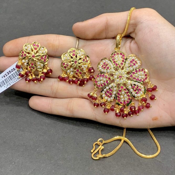 Jadau pendant set