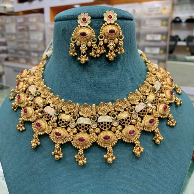 Antique necklace set 246545