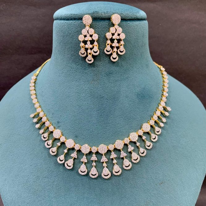 Diamond necklace set 23667