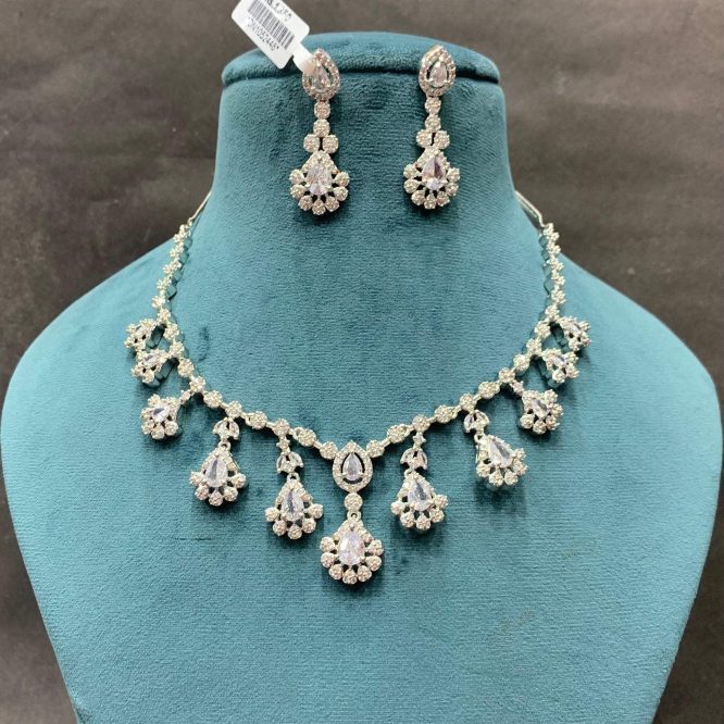 Diamond necklace set
