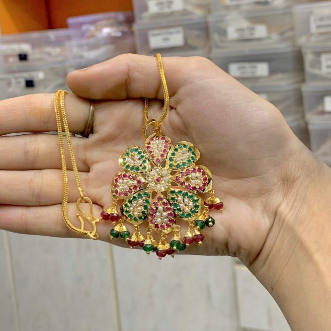 Jadau pendant set