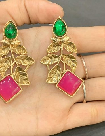 Antique earrings 8766